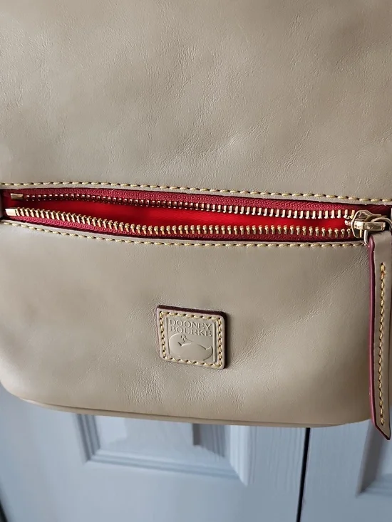 Classic Florentine Leather Dooney & Bourke Light Taupe Zip Sack Bag - Picture 3 of 10